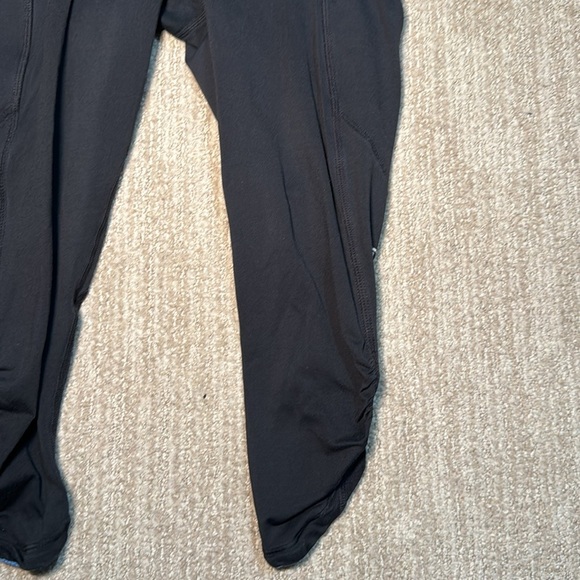 Lululemon Woman's Size 2 Black/Blue Run A Marathon Crop Luxtreme Leggings - Picture 6 of 10